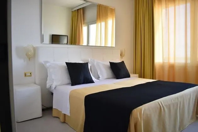 Deluxe Tek Büyük veya İki Ayrı Yataklı Oda, Deniz Manzaralı