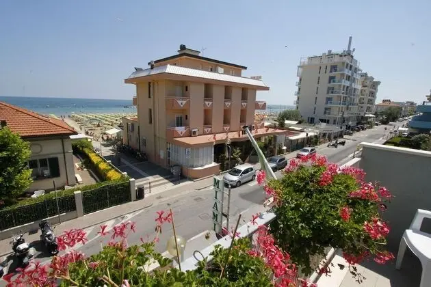 Üç Kişilik Oda