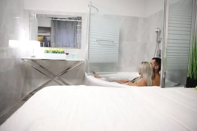 Deluxe Room with Jacuzzi Bath