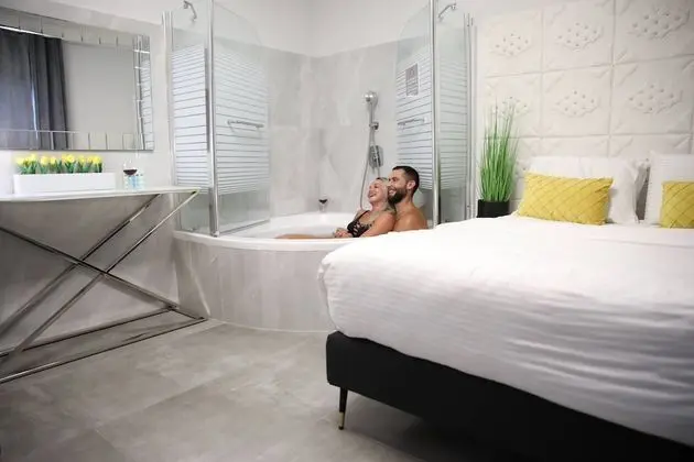 Deluxe Room with Jacuzzi Bath