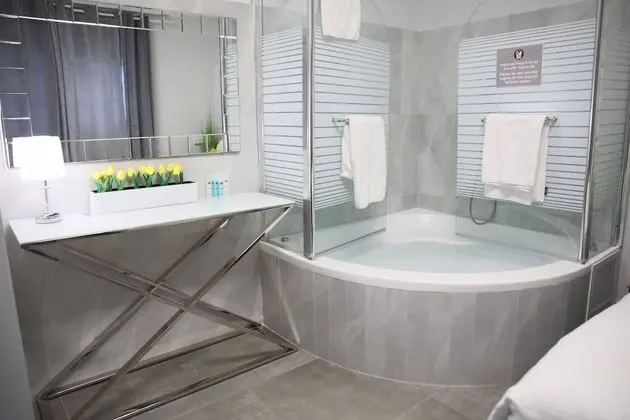 Deluxe Room with Jacuzzi Bath