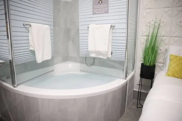 Deluxe Room with Jacuzzi Bath