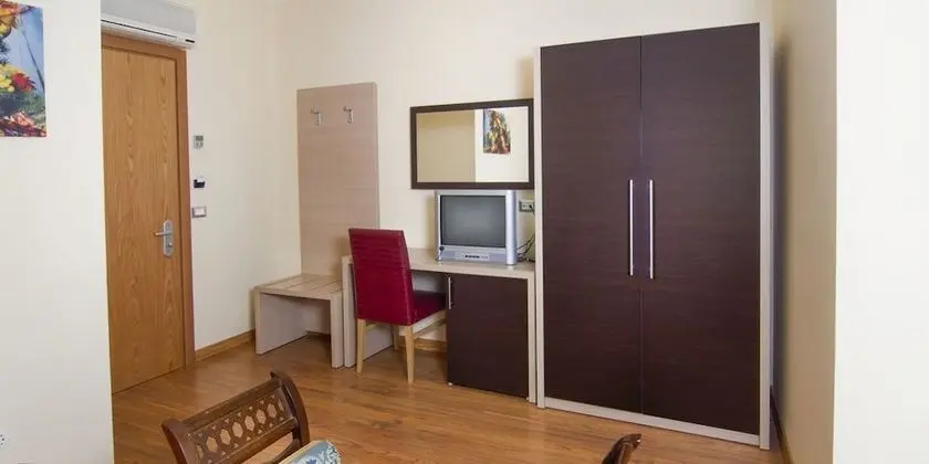 Büyük Yataklı Tek Kişilik Oda