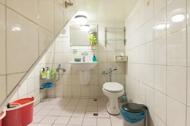 Tek Büyük Yataklı Oda, Ortak Banyo
