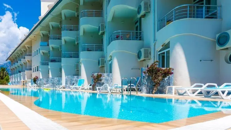 Swim-up Oda