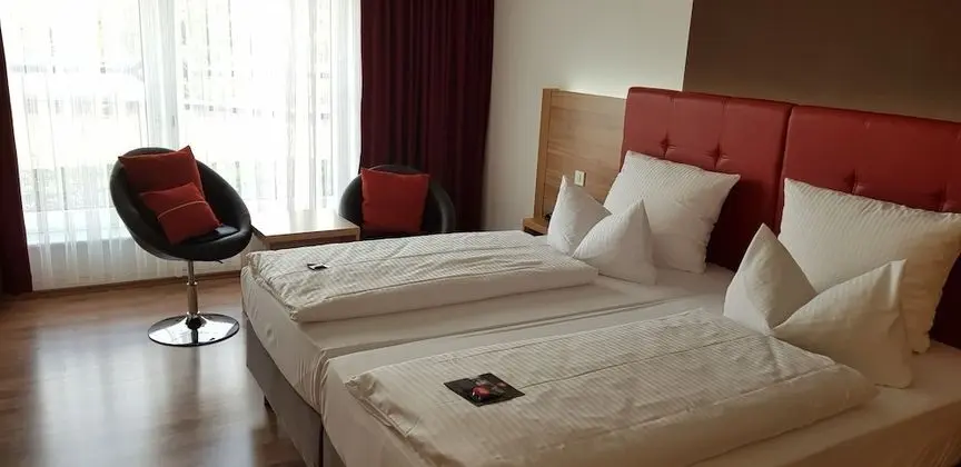 Business Tek Büyük veya İki Ayrı Yataklı Oda