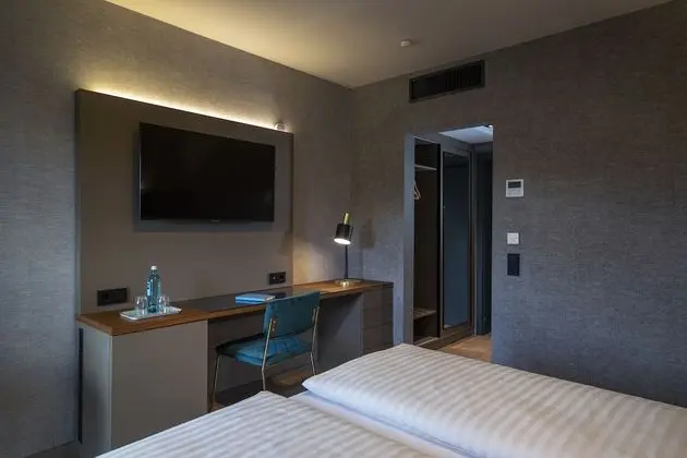 Business Tek Büyük Yataklı Oda