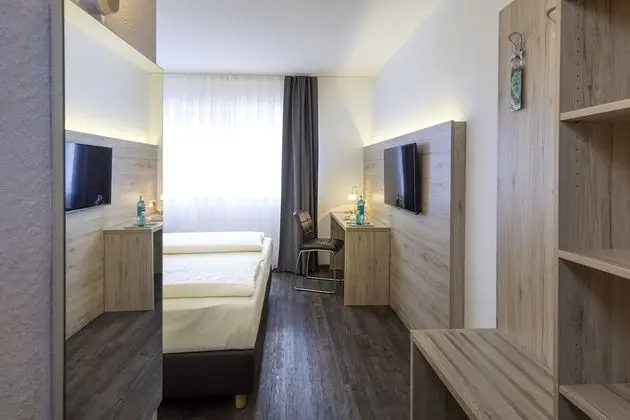 Business Tek Büyük Yataklı Oda