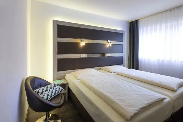 Business Tek Büyük Yataklı Oda