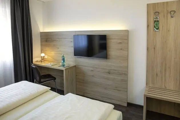 Business Tek Büyük Yataklı Oda