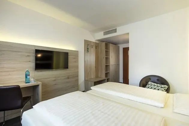 Business Tek Büyük Yataklı Oda