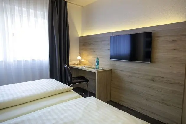 Business Tek Büyük Yataklı Oda