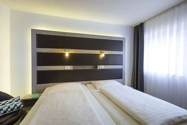 Business Tek Büyük Yataklı Oda