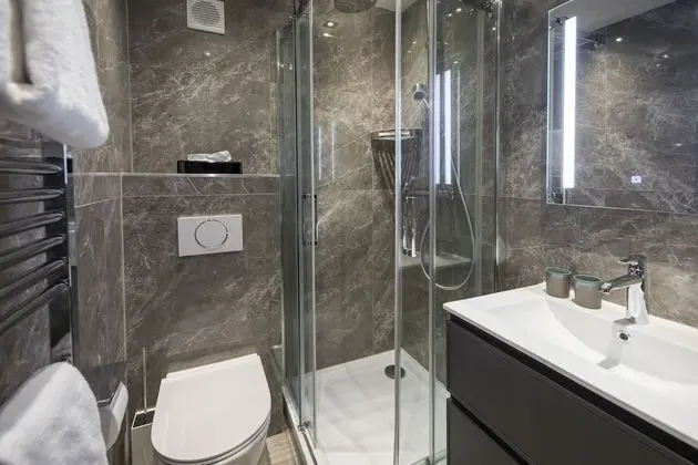 Business Tek Büyük Yataklı Oda