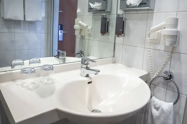 Business Tek Büyük Yataklı Oda