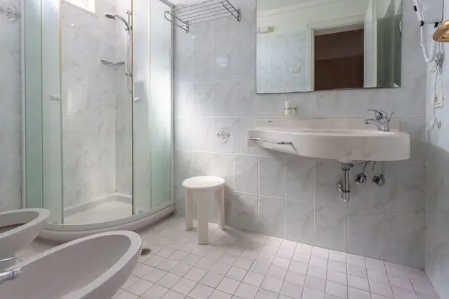 Basic Tek Büyük veya İki Ayrı Yataklı Oda