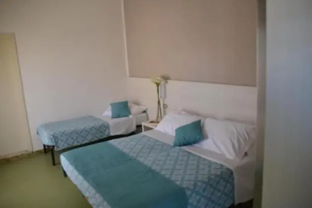 Basic Üç Kişilik Oda