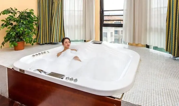 Süit (With Mini Swimming Pool)