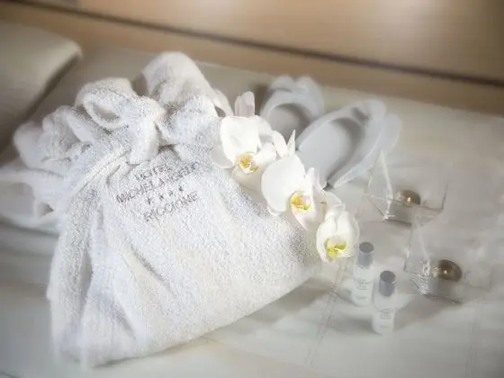 Standard Tek Büyük veya İki Ayrı Yataklı Oda, Balkon, Kısmi Deniz Manzaralı