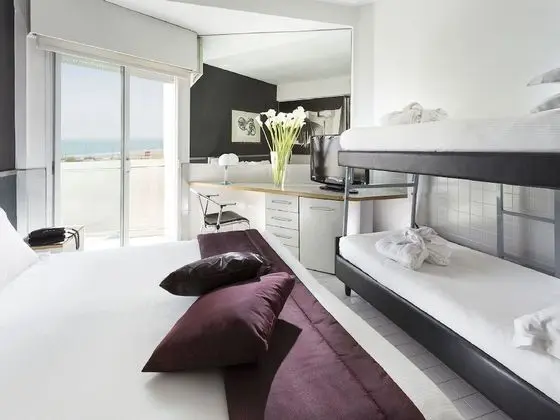 Standard Üç Kişilik Oda, Balkon, Kısmi Deniz Manzaralı