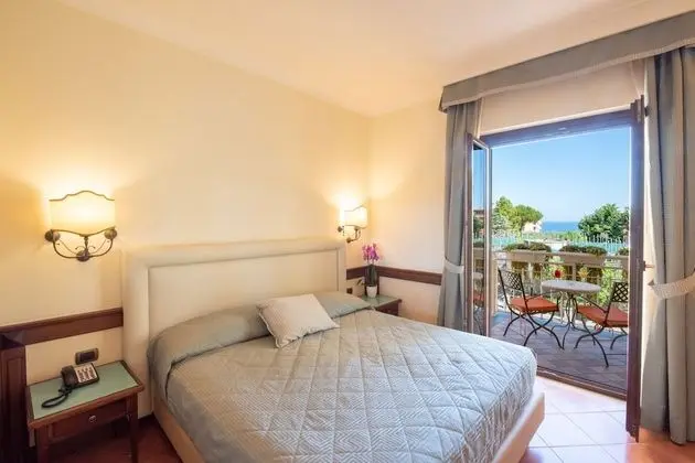 Classic Tek Büyük veya İki Ayrı Yataklı Oda, Balkon, Havuz Manzaralı