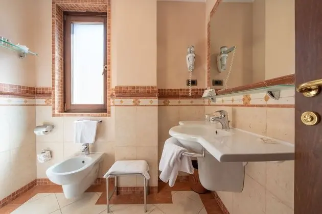 Classic Tek Büyük veya İki Ayrı Yataklı Oda, Balkon, Havuz Manzaralı