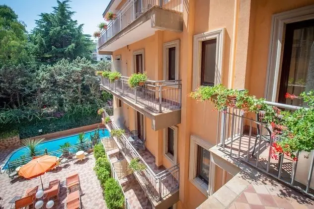 Classic Tek Büyük veya İki Ayrı Yataklı Oda, Balkon, Havuz Manzaralı