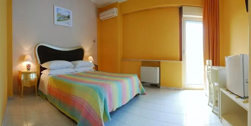 Standard Tek Büyük Yataklı Oda