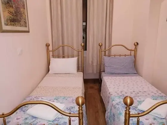 İki Ayrı Yataklı Oda, Ortak Banyo (Guido)