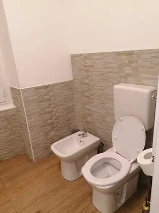 İki Ayrı Yataklı Oda, Ortak Banyo (Guido)