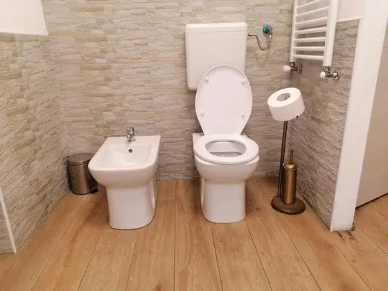 İki Ayrı Yataklı Oda, Ortak Banyo (Guido)