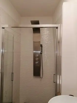 İki Ayrı Yataklı Oda, Ortak Banyo (Guido)
