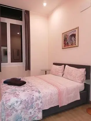 Tek Büyük Yataklı Oda, Ortak Banyo (Azia)