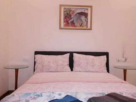 Tek Büyük Yataklı Oda, Ortak Banyo (Azia)