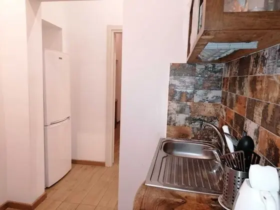 Tek Büyük Yataklı Oda, Ortak Banyo (Azia)