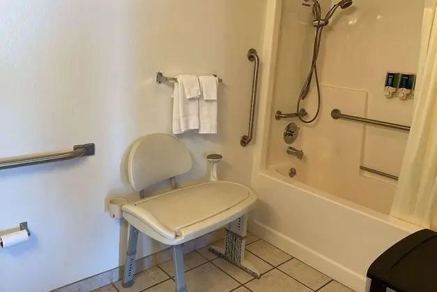 Engellilere uygun banyo
