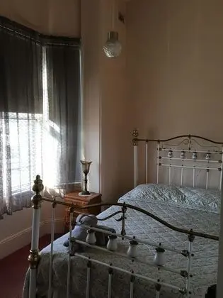 Büyük Yataklı Tek Kişilik Oda, Ortak Banyo
