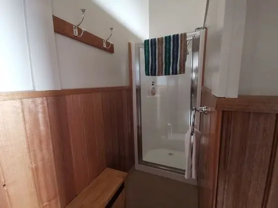 Büyük Yataklı Tek Kişilik Oda, Ortak Banyo
