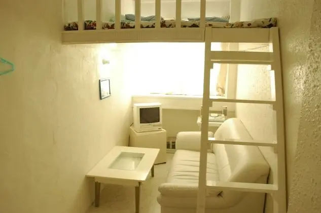 İki Ayrı Yataklı Oda, Ortak Banyo
