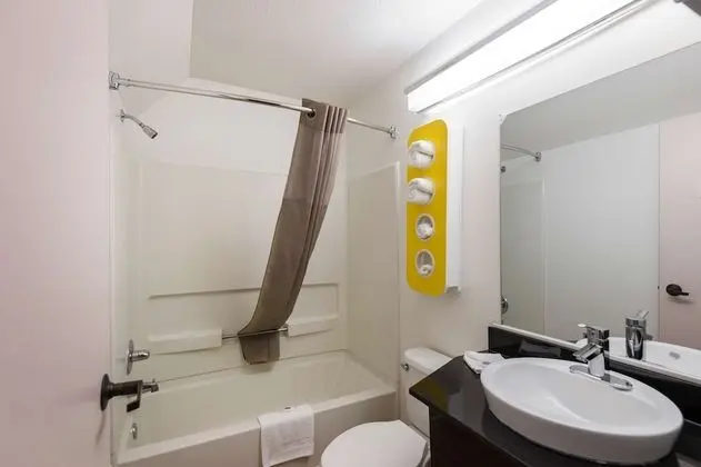 Engellilere uygun banyo