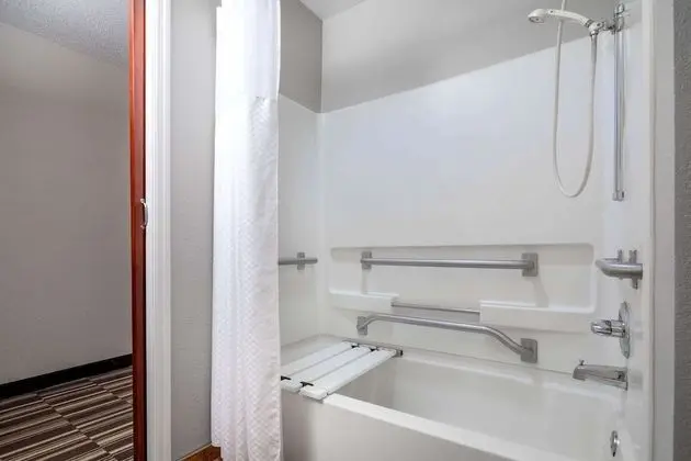 Süit, 1 Büyük (Queen) Boy Yatak, Engellilere Uygun, Sigara İçilmez (Mobility Accessible)