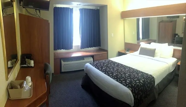 Oda, 1 Büyük (Queen) Boy Yatak, Engellilere Uygun, Sigara İçilmez