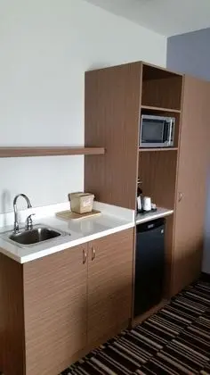 Business Oda, 2 Büyük (Queen) Boy Yatak (Shower/Tub Combo)