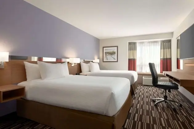 Room, 2 Queen Beds, Microwave (Shower only)