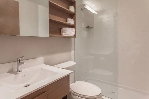 Room, 2 Queen Beds, Microwave (Shower only)