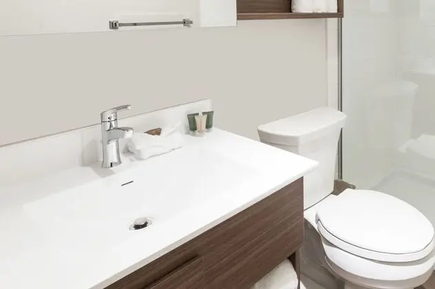 Room, 2 Queen Beds, Microwave (Shower only)
