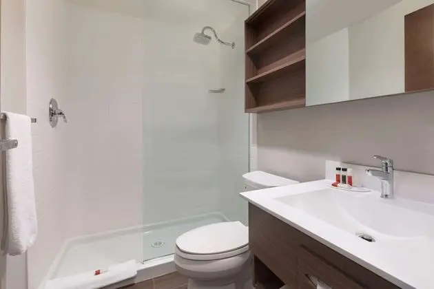 Room, 2 Queen Beds, Microwave (Shower only)