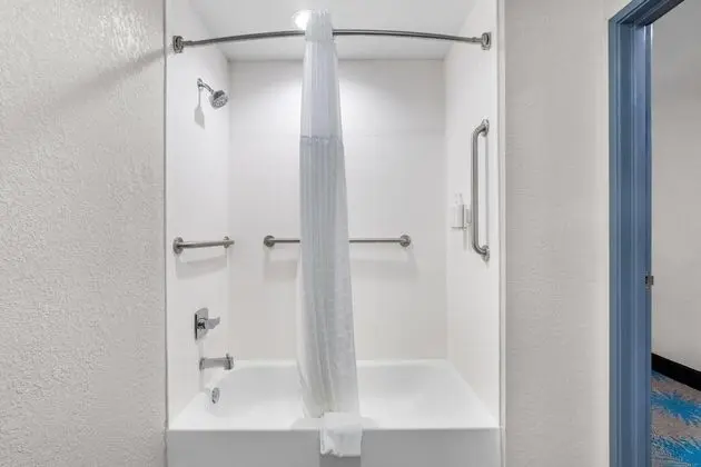 Engellilere uygun banyo