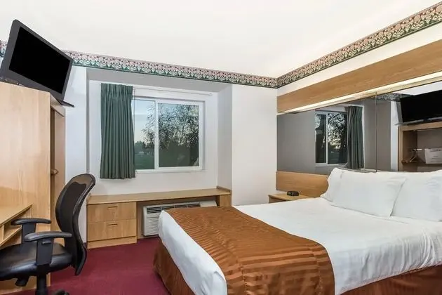 Oda, 1 Büyük (Queen) Boy Yatak, Engellilere Uygun, Sigara İçilmez (Tub Bench)