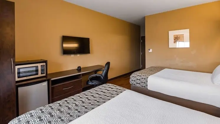 Standard Oda, 2 Büyük (Queen) Boy Yatak, Engellilere Uygun, Buzdolabı ve Mikrodalga (NonSmoking)